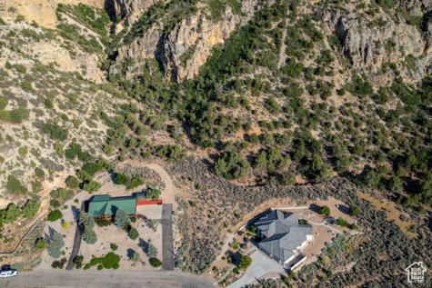 2235 S Chekshani Cliffs New Harmony UT 84757
