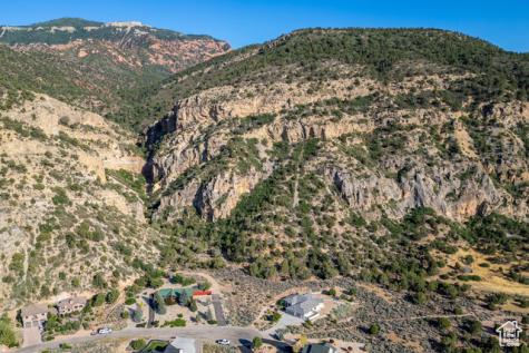 2235 S Chekshani Cliffs New Harmony UT 84757