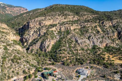 2235 S Chekshani Cliffs New Harmony UT 84757