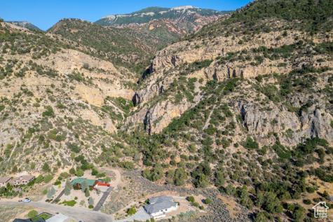 2235 S Chekshani Cliffs New Harmony UT 84757