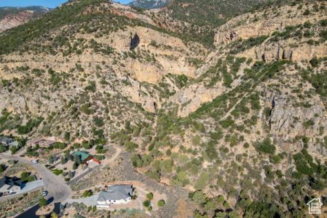 2235 S Chekshani Cliffs New Harmony UT 84757