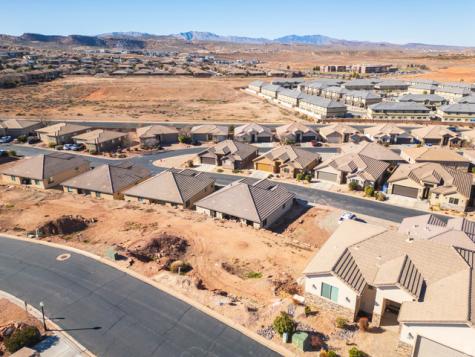2261 S Tonaquint Drive St. George UT 84770