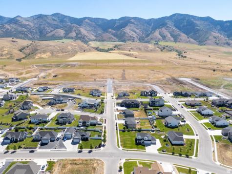 1128 E 50 N Hyde Park UT 84318