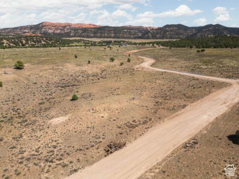 2047 E Elk Run Circle Hatch UT 84735