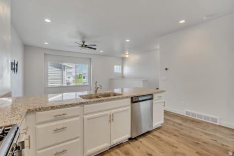 986 W Cyan Valley Way S Bluffdale UT 84065
