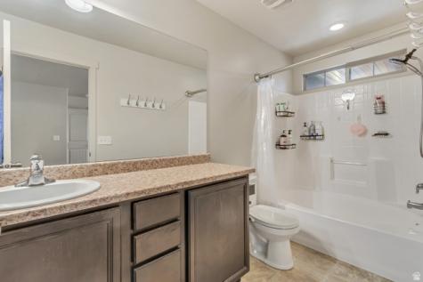 1643 N Hollyhock Farmington UT 84025
