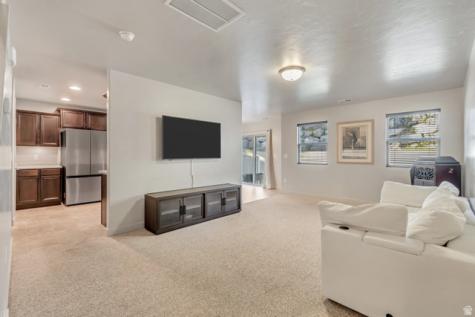 1643 N Hollyhock Farmington UT 84025
