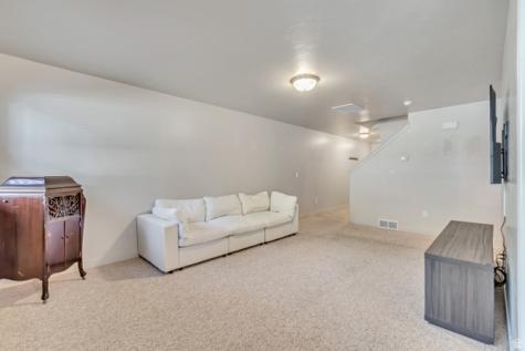 1643 N Hollyhock Farmington UT 84025
