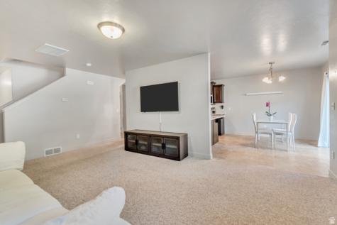 1643 N Hollyhock Farmington UT 84025