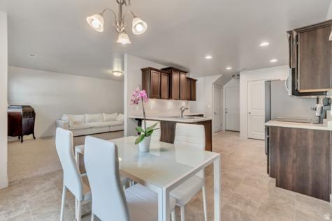 1643 N Hollyhock Farmington UT 84025