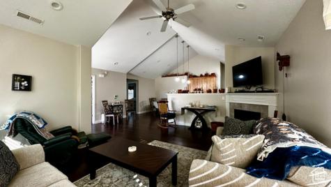 929 W 1920 S Syracuse UT 84075