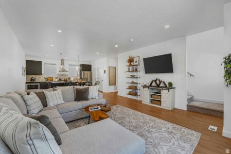 493 E Alice Way Layton UT 84041