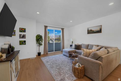 493 E Alice Way Layton UT 84041