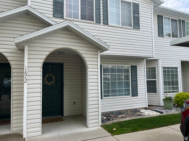 1672 S Canyonwoods E Ogden UT 84404