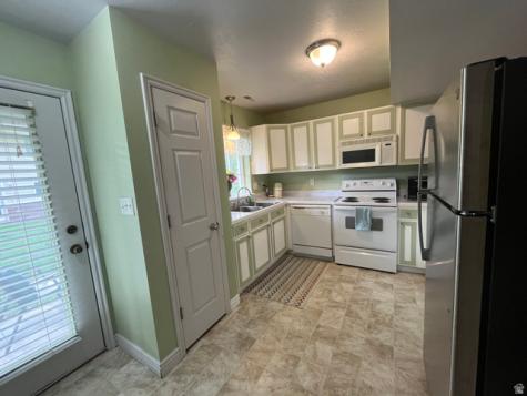 1672 S Canyonwoods E Ogden UT 84404