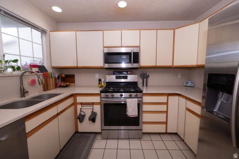 83 W 200 N Centerville UT 84014