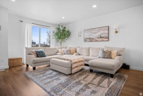 464 E Alice Way Layton UT 84041