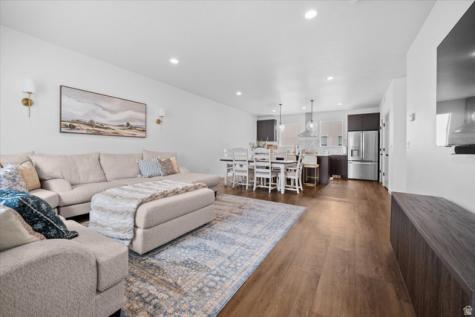 464 E Alice Way Layton UT 84041
