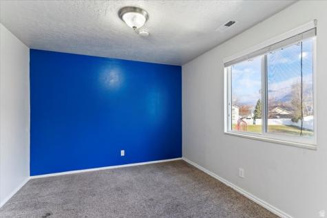 586 W 1950 N Centerville UT 84014