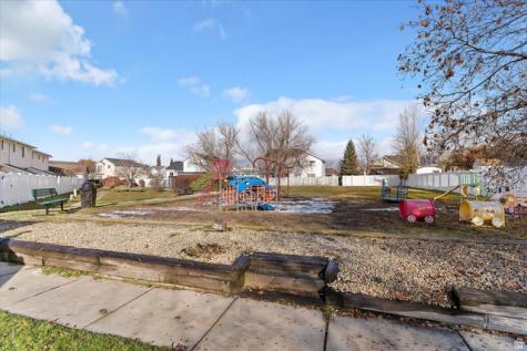 586 W 1950 N Centerville UT 84014