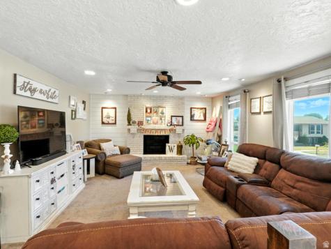 2802 W 4875 S Roy UT 84067