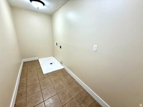 596 E 4190 N Provo UT 84604