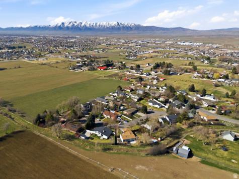 488 E 250 S Hyde Park UT 84318