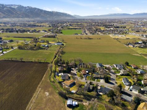 488 E 250 S Hyde Park UT 84318