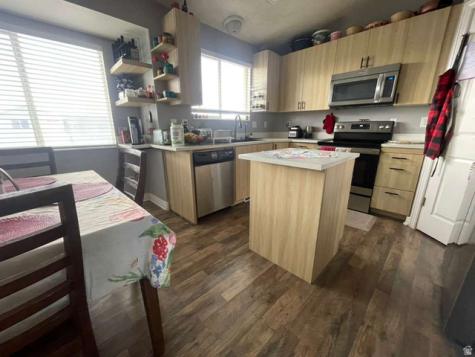 2376 S 2885 W Syracuse UT 84075