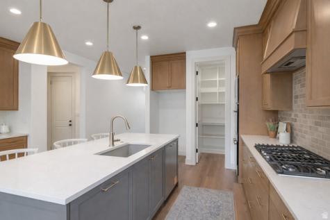 2132 N 725 W Centerville UT 84014