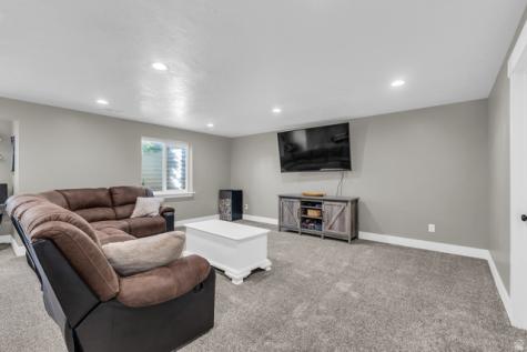 1092 E 250 S Tremonton UT 84337