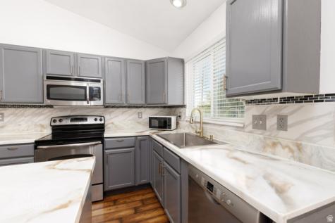 2972 W 2075 S Syracuse UT 84075