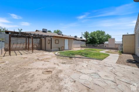 433 S 100 E St. George UT 84770