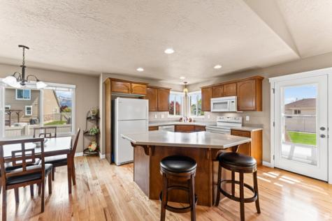 1257 W 2850 S Syracuse UT 84075