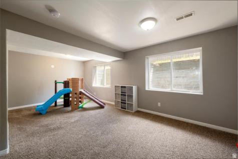 2047 E Weeping Willow Way N Eagle Mountain UT 84005