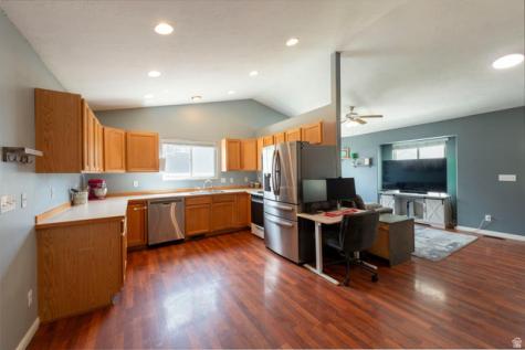 2047 E Weeping Willow Way N Eagle Mountain UT 84005