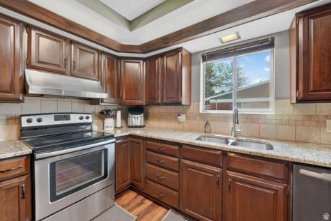 930 S Taylor E Ogden UT 84404
