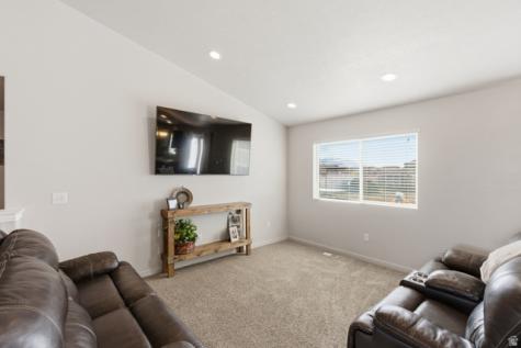 784 Frontier Road E Grantsville UT 84029