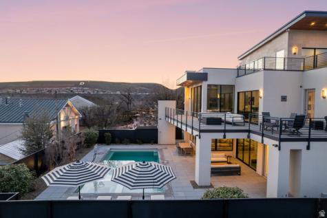 58 E 250 N St. George UT 84770
