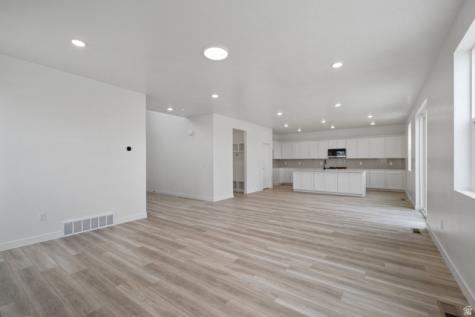 372 E Clear Granite Way Eagle Mountain UT 84005