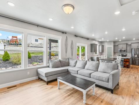 829 E 600 N Hyde Park UT 84318