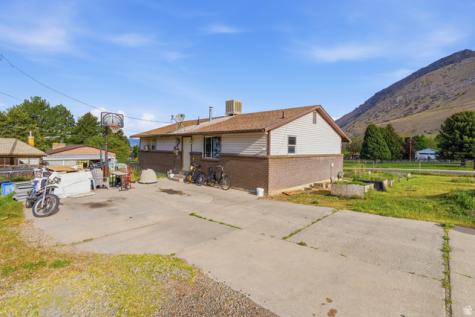 1290 E 100 S Springville UT 84663