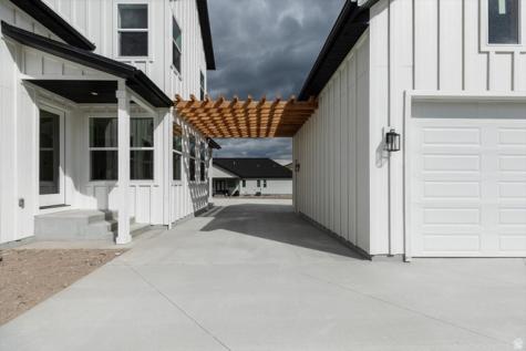 1153 E 160 N Hyde Park UT 84318