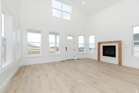 1153 E 160 N Hyde Park UT 84318