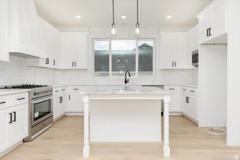 1153 E 160 N Hyde Park UT 84318