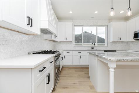 1153 E 160 N Hyde Park UT 84318