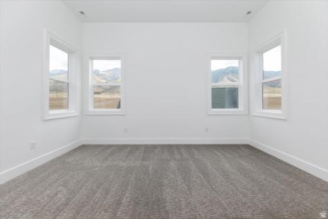 1153 E 160 N Hyde Park UT 84318