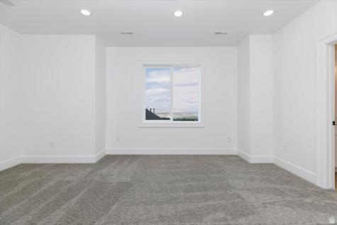 1153 E 160 N Hyde Park UT 84318