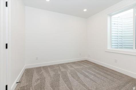 1153 E 160 N Hyde Park UT 84318