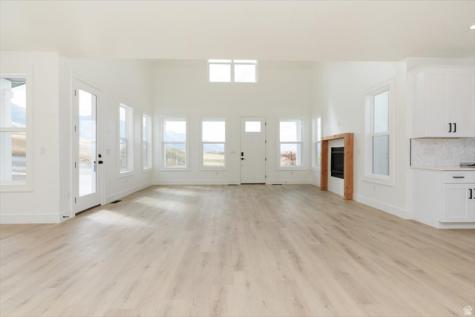 1153 E 160 N Hyde Park UT 84318